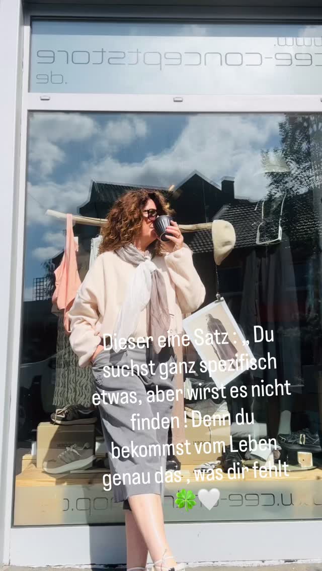 CEE styled eine Kombination aus Penn & Ink N.Y. und 10Days – grafische Prints treffen auf weiche, strukturierte Basics in der Store-Atmosphäre.