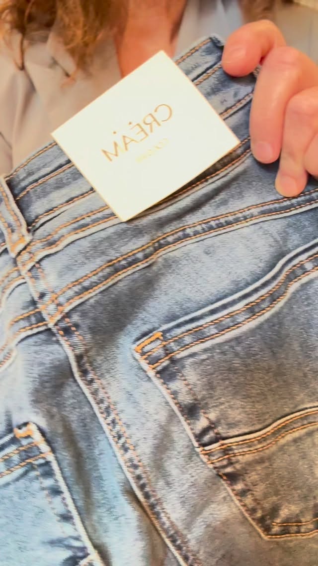 Unboxing neuer CREAM Denim-Jeans im CEE! Conceptstore Heinsberg – verschiedene Waschungen und Schnitte ausgebreitet