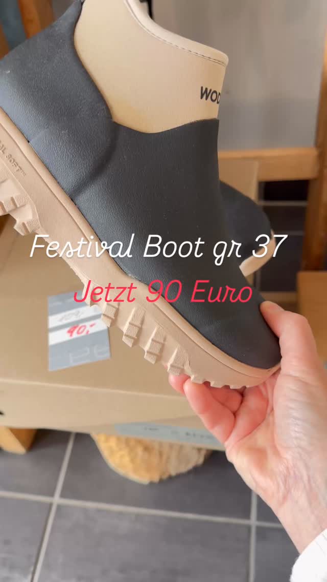 WODEN Festival Boot in Schwarz, Größe 37, auf Präsentationsfläche im CEE! Conceptstore