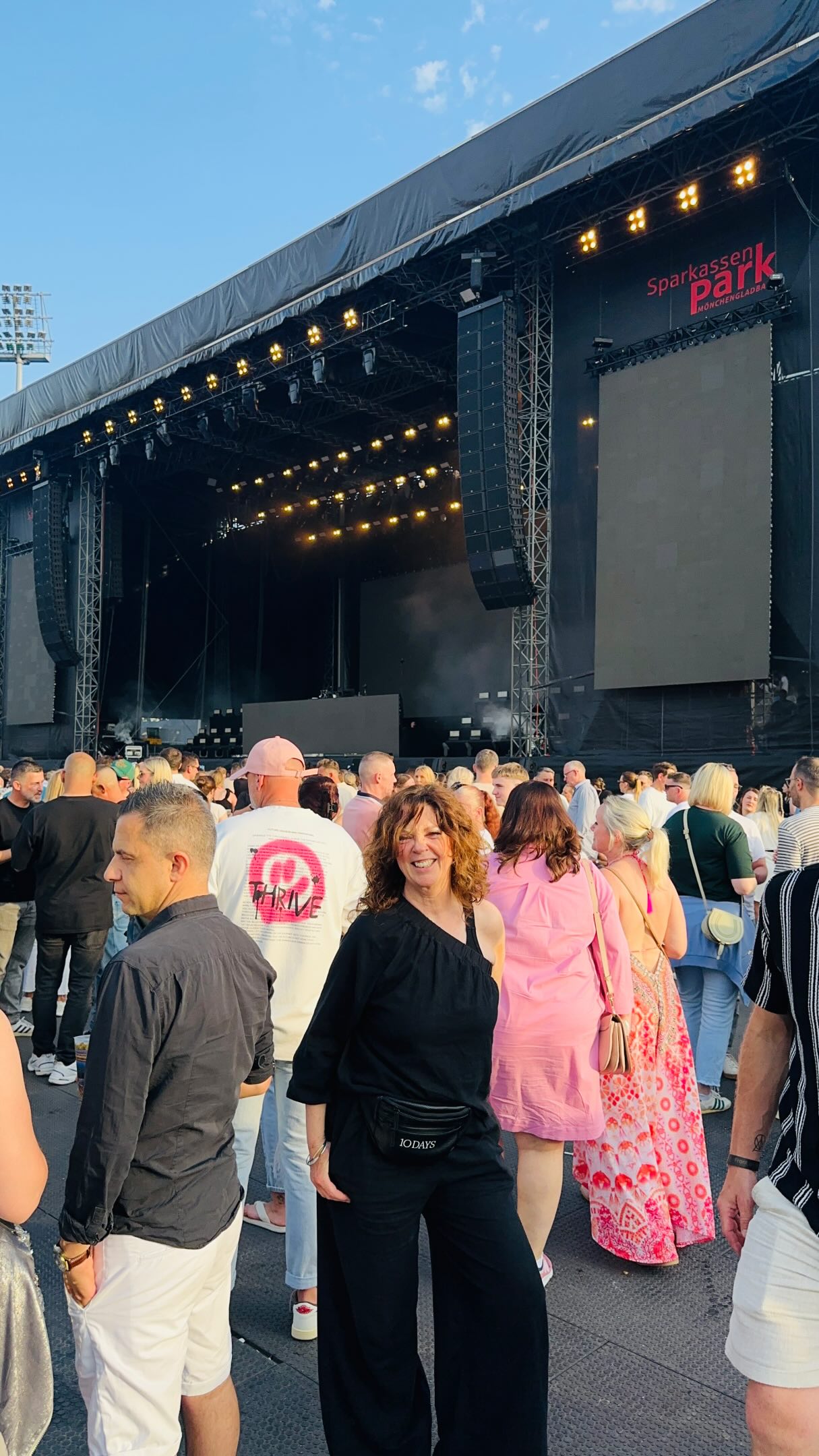 Classy und entspannter Sommer-Festival-Look mit hochwertigen Naturmaterialien