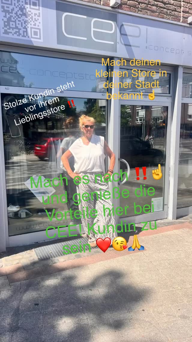 Kundin im 10DAYS-Outfit vor dem CEE! Conceptstore in Heinsberg, Statement für den lokalen Einzelhandel