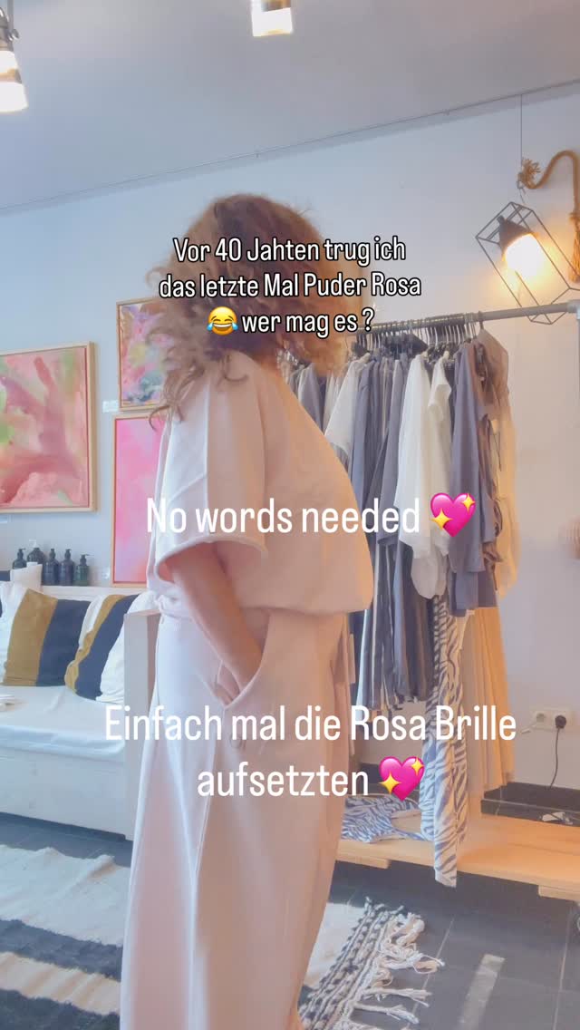 Rosa Fashion-Look der neuen 10DAYS Kollektion: weiche Rosétöne in fließenden Schnitten, feminine und moderne Herbstmode